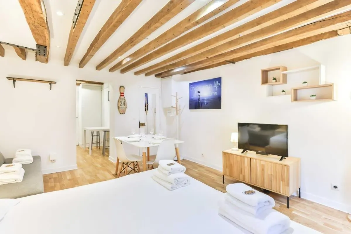 Dazzling Studio Caire