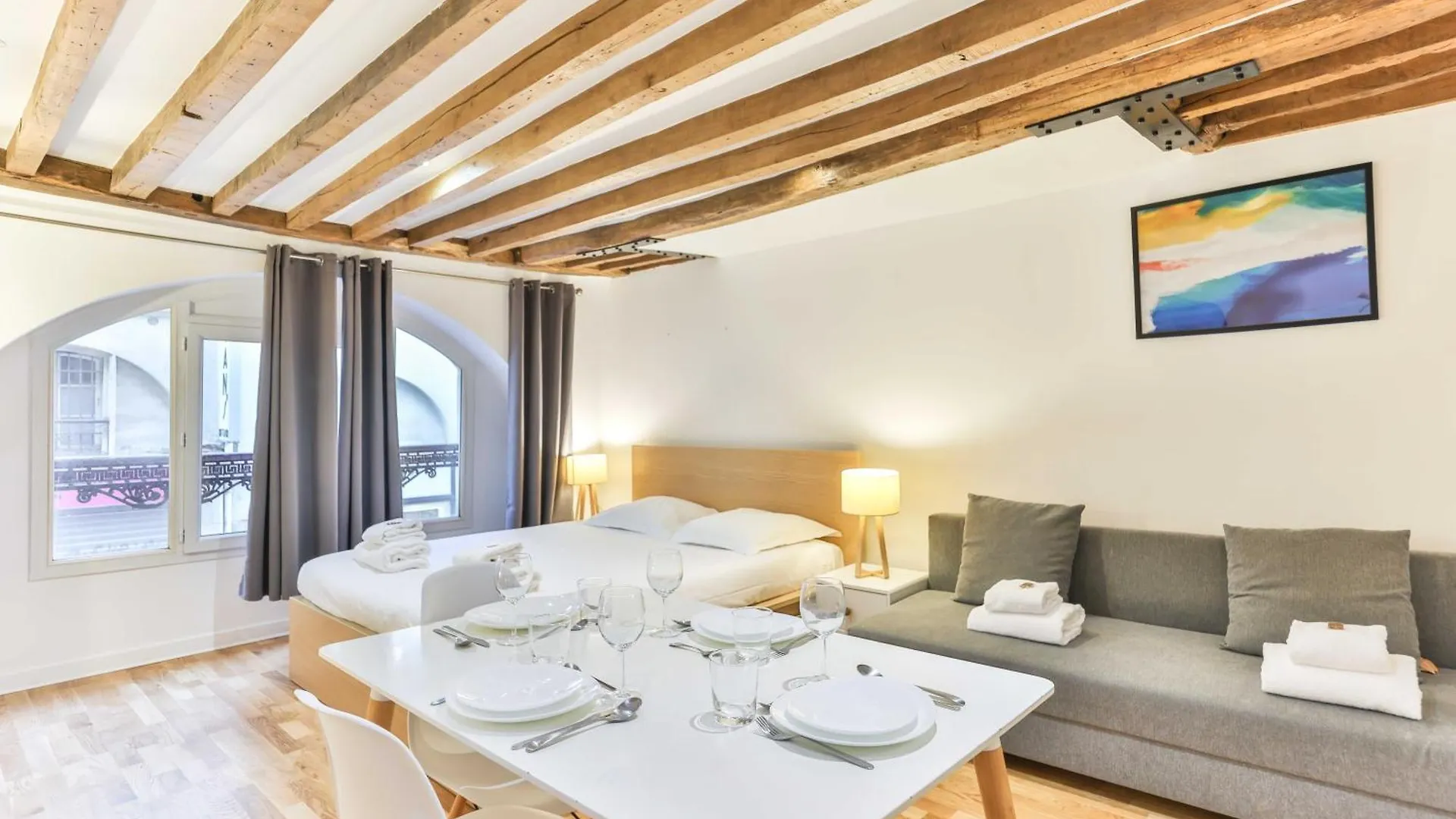 Dazzling Studio Caire Apartment Paris
