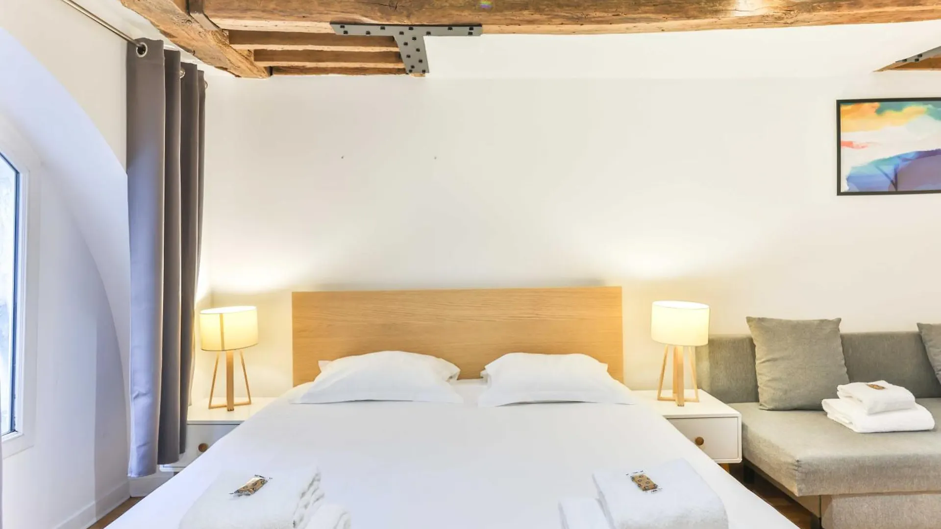 Dazzling Studio Caire
