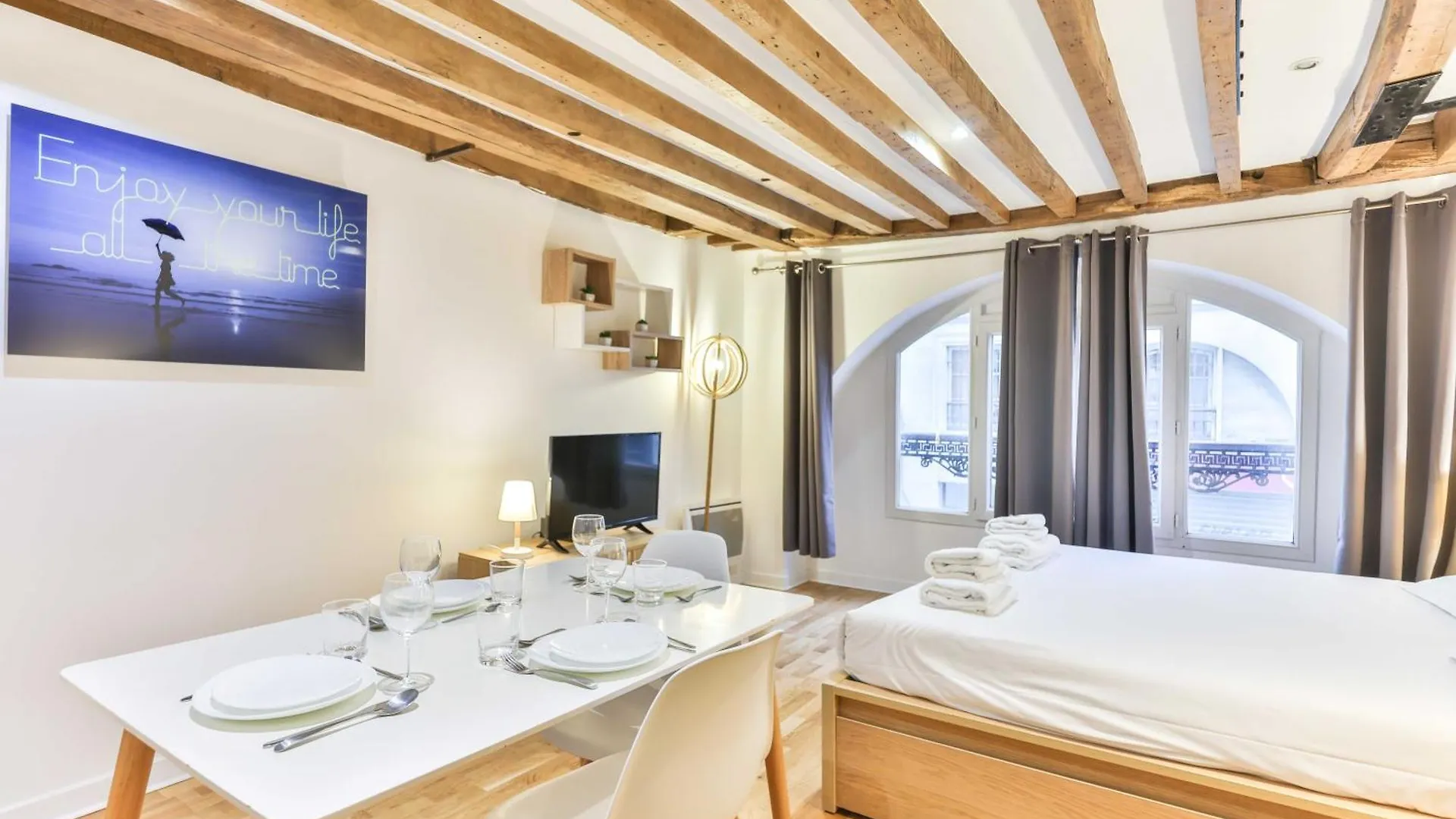 Dazzling Studio Caire Paris